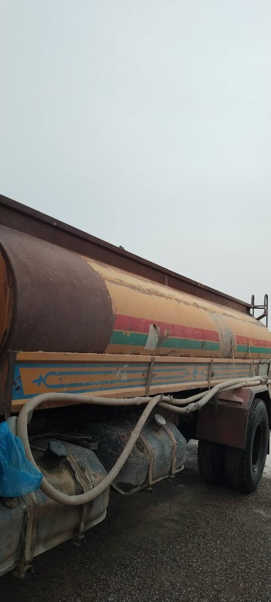 تاكي البيع   طوله 6 متر حمولته عشر تالاف  ***********
