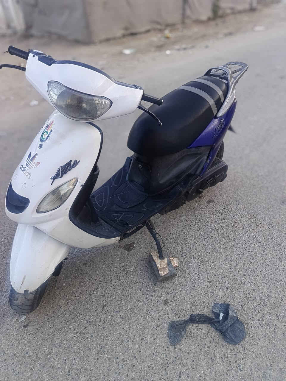 سلام عليكم درجة اكزز فحل لبيع نضيفه كلشي شغال بيه سلف هندر لايت اشاير بيك لايت مكينه ناعمه كفرها اصلي عداد سرعه شغااه درجة مال جناي سعرها مناسب 250 مكان ناصريي مركز وشراي ***********يتصل عله رقم مستعجل عليه بيع
