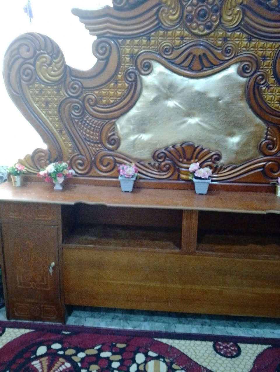 عرفة خشاب البيع سعره 500وبي مجال انه مكلف بالنشر هاذ رقم موبايل صاحب *********** قضاء الشطرة حي الزهراء سبعة نيسان
