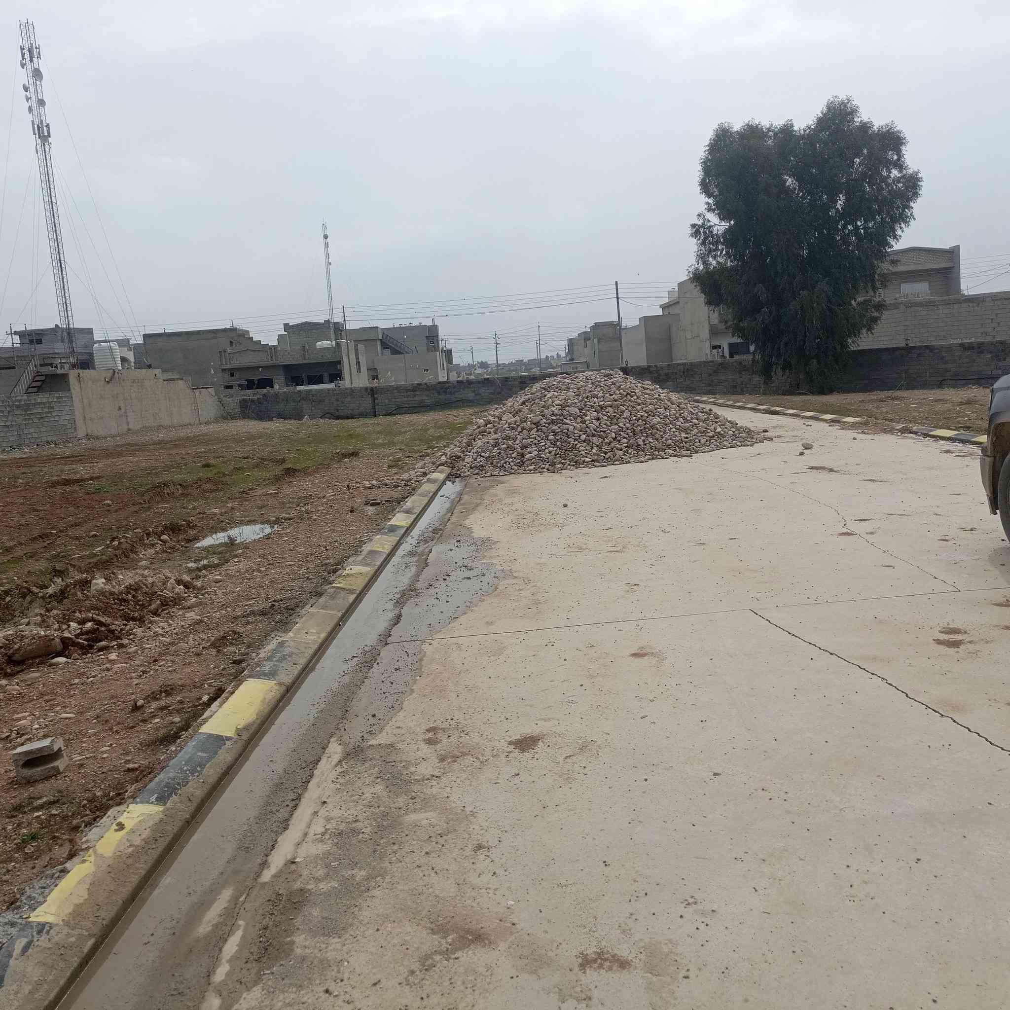 قطعة أرض للبيع مجمع نوبل خلف الملعب مساحه ٤٥٠متر اليريد نصها او اكثر عادي سعر المتر ١١٠ ***********
