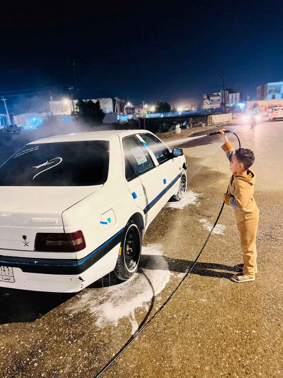 سلام عليكم بيجو 405للبيع مكفوله ضربه تبديل كير مكينه تبريد تخم تاير جديد حداديه سياره احله من صوره تجي وتشوف 
ماكن سياره بصره ابي الخصيب ***********سعر 40وبيهه مجال
