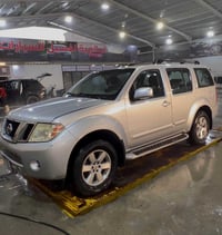 نيسان بافندر 2011  ياباني 6سلندر مكينه 4000 بغداد ب اسمي  سياره 7 راكب...