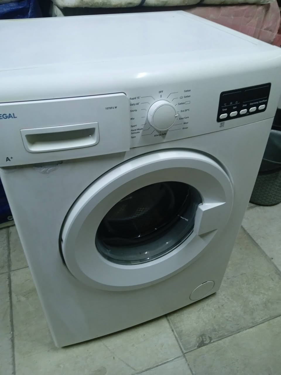 اغراض مستعمله نظيفه جدا للبيع هفلان قرب جامع سيد طيب ***********
