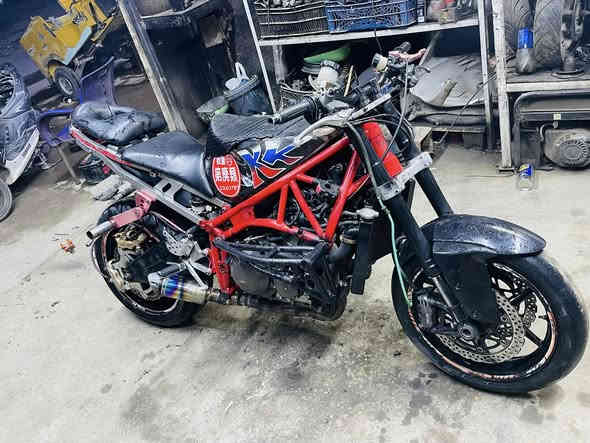 سلام عليكم كاوسكي 636  2004مزوده كل غراضهه اصليه شاصي هوزن يدات اصلي مكينه مفتوحه دراجه نكره كلش ناعمه  عنوان بغداد سعر 19 ورقه شراي يتصل ***********
