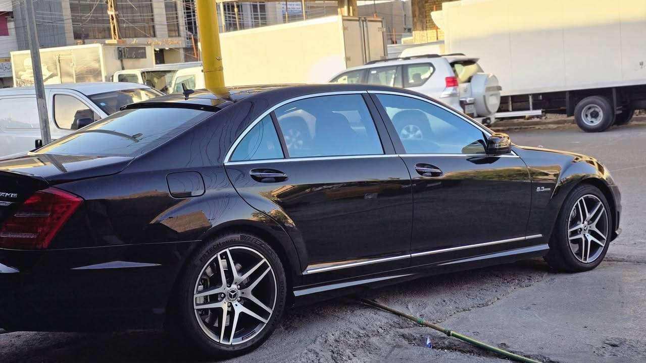 مارسيدس S63 AMG أصل 
 كفاله عامه بدون صبغ وبارد وشخوط 
كير محرك مكفول محرك 550 مرغوب ماشيه 94 الف حقيقي 
فول موصفات الاخير السعر 210 بيها مجال 
الاستفسار *********** مكاني بغداد السيديه
