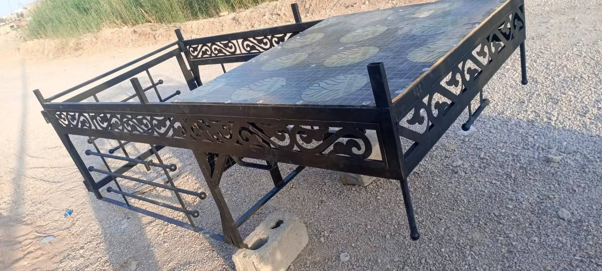 سلام عليكم محجل البيع انفصال جديد حديد وسط سعر 200وبيه مجال مكاني رمادي الخمسه كيلو رقم الهاتف ***********
