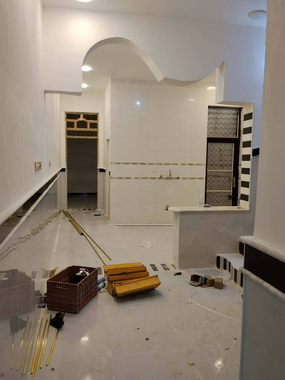 السلام عليكم بيت للبيع بيت مساحه 100 بناء قاط نص عنوان مقاطعه 14 قرب مدرسه الابتدائيه بيت بناء حديث طابو خدمات كامله كهرباء وماي ومجاري وتبليط الاتصال على هذا الرقم***********
