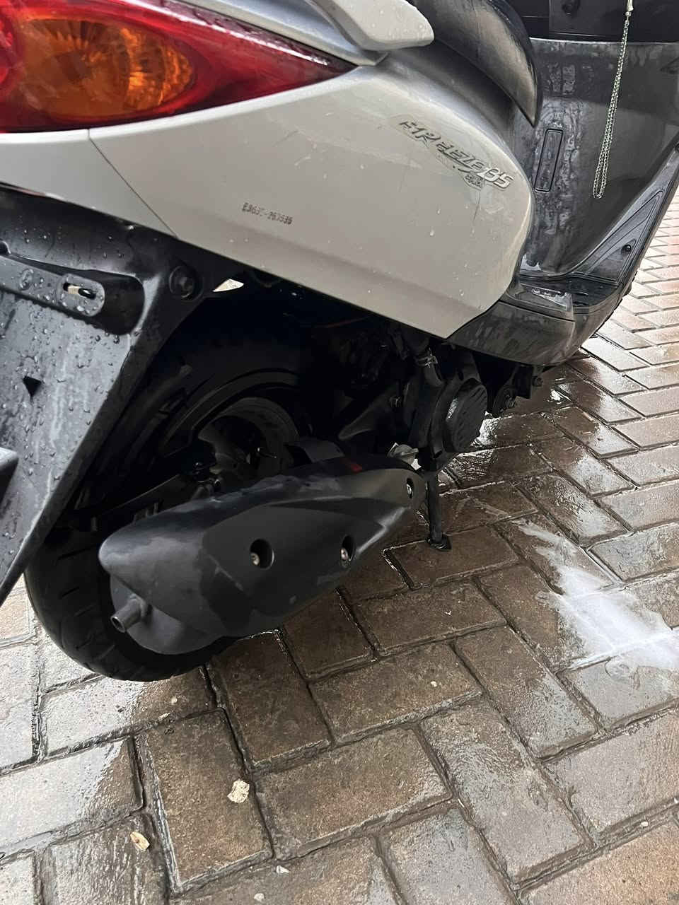 سلام عليكم
للبيع : دراجه نوع بريز كابريتر مكفوله  من الكفرات ول مكينه برغي ما مفتوح بيهه المكينه 
السعر ; 900الف 
الرقم : ***********
