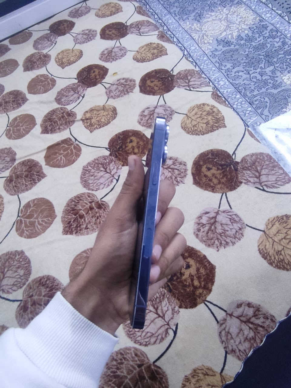 سلام عليكم 13 برو ماكس لون المميز لون البحري 🩵ذاكره 256 كيكه بطاريه 90 شرط مامرفوعه وشحن نهائياً مابي صرف مع كامل ملحقاته شاحنته الاصليه مع كارتونه + 2 كفرات اله مكاني كركوك حي الحجاج سعره ٧٢٥ وبي مجال بسيط ***********
