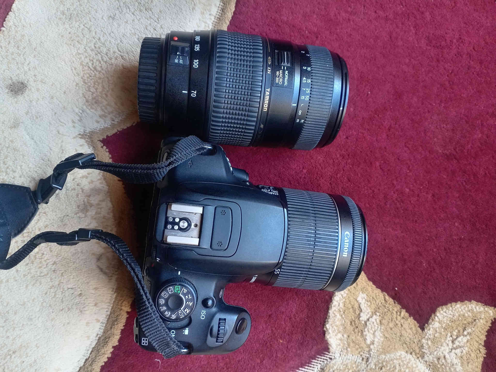 سلام عليكم كامره كانون للبيع كامل ملحقات 
بطاريات العدد 2شاحنه اصليه زوم رياضي بي عطل خفيف  وزوم مو رياضي جنطه حزام كتف كامره نضيفه كلش للجناي كل هاذه وبسعر مناسب 350وبيها مجال الشراي الاتصال على الرقم ***********
