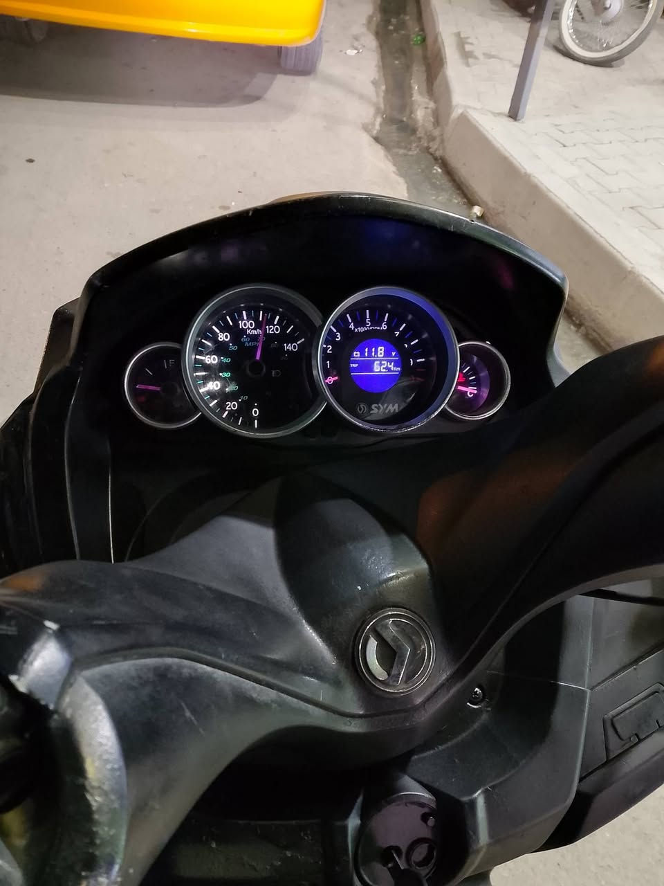 سلام عليكم البيع دراجه صفر 6 سعر 350 بيه مجال قليل مروس هم عادي كركوك فيلق ***********
