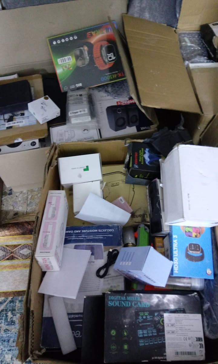 السلام عليكم عندي كراتين مكس كرتوني ومنزلي ابيع شلة وبسعر مناسب هاتف ***********
