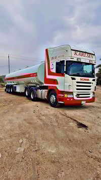 للبيع سكانية موديل 2003 محدثة منكار  حجم المحرك 8V كير عادي 3*3  سنكل ...