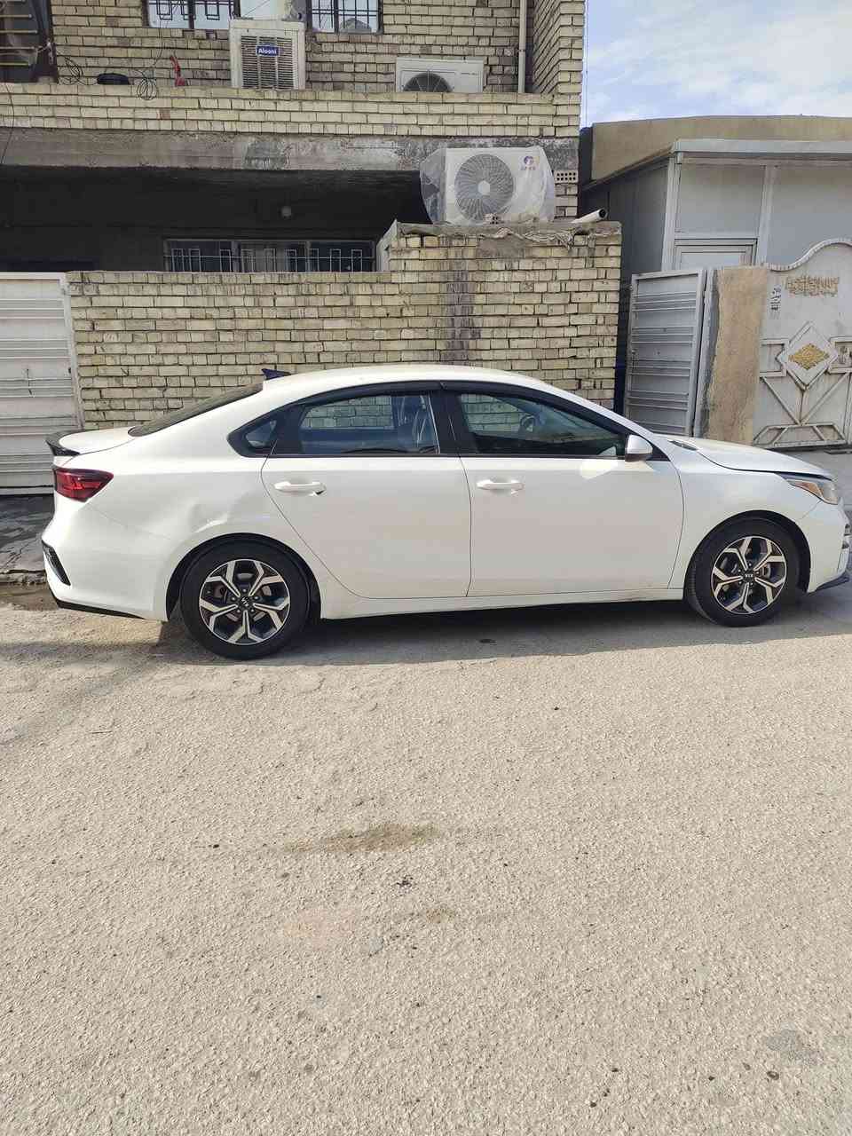 السلام عليكم
فورتي 2019 للبيع مكينه 2000 كير at
رقم بغداد الجديد  بااسمي ثاني يوم تحويل 
السياره بجم كبس كلها ليبل واحد بدون تبديل بيها صبغ جاملغ خلفي والباب الخلفي والتكمه فوك البيبان وصور الحادث والسونار موجود بالصور ماشيه 80 الف ميل
السياره كامله من تخم تاير جديد باتري جديد دوشمه أرضية وكشنات لايت زنون عالي ناصي مذب عليها  الف تتدفئه تبريد وبالعافيه على الي ياخذها 
موصفات رادار امامي مثبت سرعه تحديد مسار مانع تزحلق فول تحكمات استيرن تبريد منفصل مناخين
مكاني بغداد الدوره 
السعر 130 وبيها مجال قليل حك الجيه 
للاستفسار الاتصال على الرقم *********** وبي وات ساب
