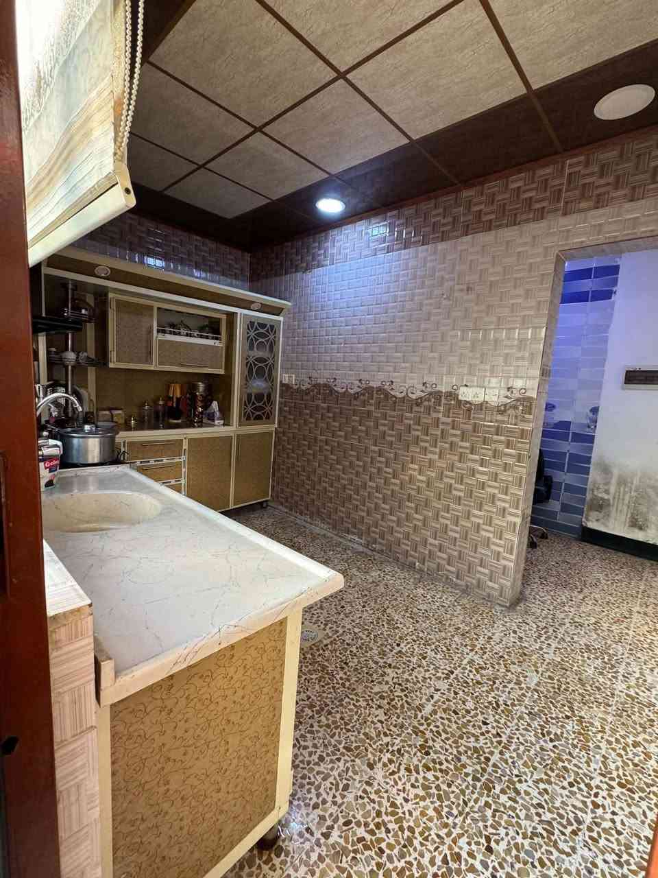 دار للبيع
حي العامل قرب مسجد سعد بن رزازه 
المساحه 115 متر ركن 
يتكون من ثلاث غرف نوم و واستقبال 
 ومطبخ وصحيات 
 للتواصل :***********
