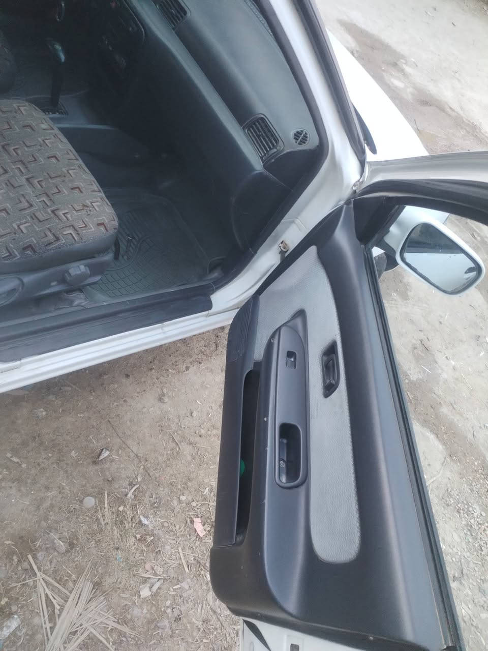 نيسان سني موديل ١٩٩٤ بلاديه بدون صبغ محرك ١٦٠٠
محرك وكير بشرط رقم بغداد انكليزي بسمي
كهربائيات كله شغاله السياره كامله
صدر ٧٥ ٪ تبريد نقص فقط البلي والباقي كامل وكمبريسر وغاز كله جديد
كير اوتو
جام اربعه كهرباء
سعر ٤٤ وبي مجال بسيط 
مكاني فلوجه ***********
