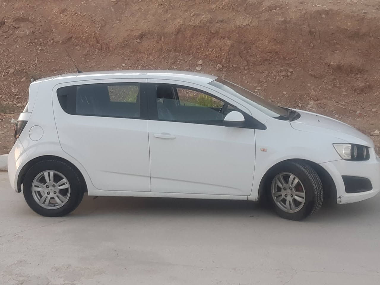 شوفرليت افيو 2012 
#كوري .. كير محرك شرط 
سيارة بدون صبغ فقط
كير عادي تبريد تدفئه كلو شغال
 طخم جديد 
باتري جديد 
السعر 65 ومجال بسيط
الاستفسار 
***********
