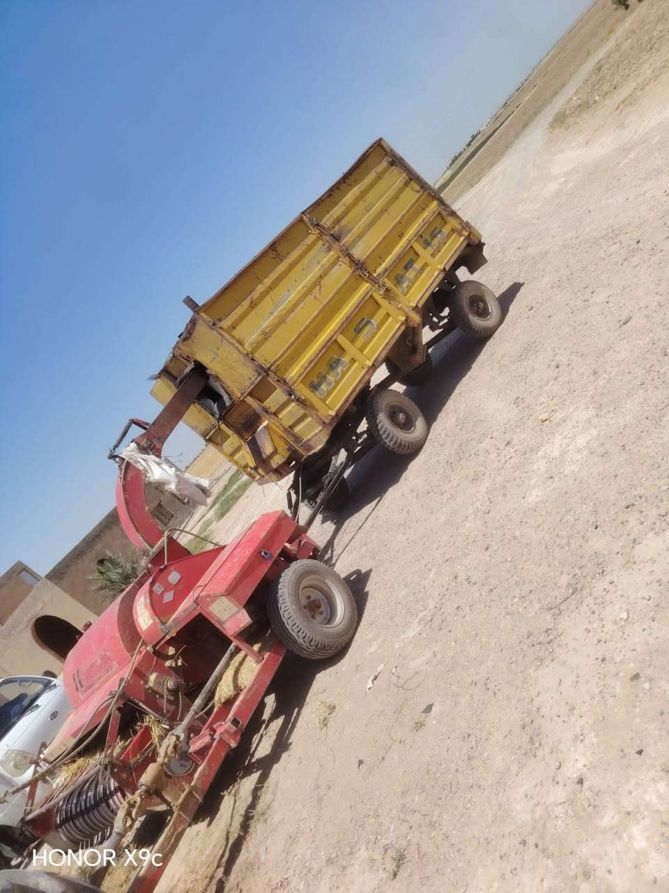 گاروضة تبن
مع عربانتهه كاملة علئ كل عيب موديل ١٥ السعر 65$ورقة بيهه مجال بسيط مكانهه صلاح الدين  سامراء الاسحاقي للاستفسار اتصل على الرقم التالي ***********
