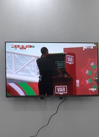 شاشه FHD شونك انترنت  حجم 43 صار شهر من اخذتهه   اريد ارواسهه بشاشه اك...