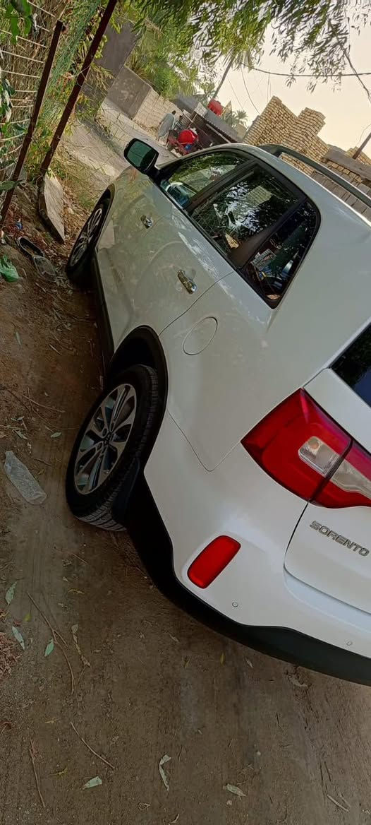 سياره سورنتو
خليجي موديل 2014
موصفات بنرامه 
حساسات امامي وخلفي 
بصمه مانع نزلق 
سياره مكفوله 
بس بيه بارد شويه
استفسار ***********
