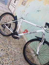 دراجة لويس حجم 26 M المنيوم استعمال قليل  جلخ مابيها كدام العين كلشي ش...