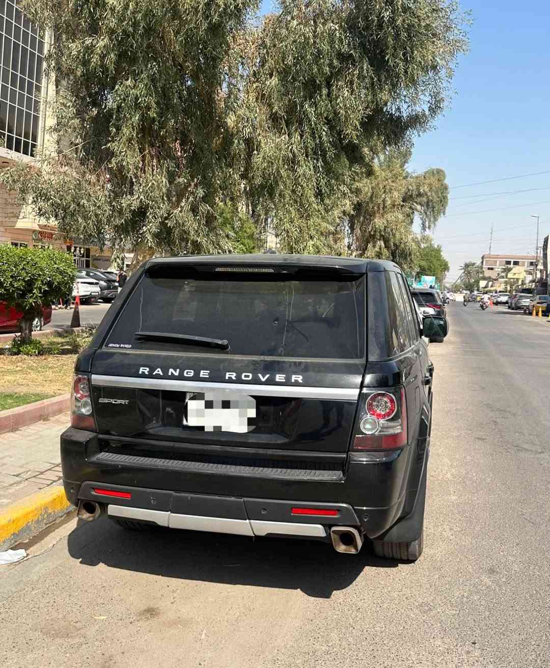 رانج روفر 13 بيها كازكيت السياره تمشي بس تنقيص مي من الدبه بدالت القبغ بس ماكو فائده كالو كازكيت 
السياره محرك hsc المرغوب تبريد شغاله 
نقصها بس جوبلس امامي وكازكيت ابيع ب105 وبيها مجال 
داخلها نضيف السياره مماشيه هويه بس متروكه 
*********** بغداد, العراق
