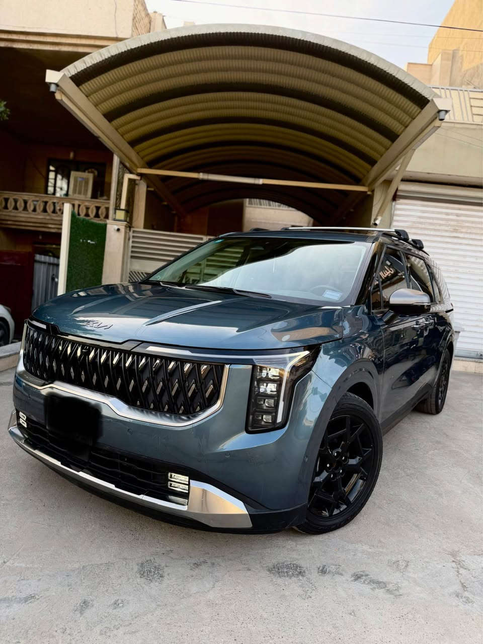 السلام عليكم  
للبيع او المراوس حسب القناعه

كيا كرنفال هايبرد 2025 SX  برستيج وارد امريكي 

Kia Carnival Mpv Sx Prestige 2025 1.6 Hybrid

                  Hybrid حجم المكينه : 1.6 تيربو + هايبرد 

         المسافه المقطوعه : 5000 ميل 

            الضرر: جاملغ مع باب الصدر 
تم تبديل بنفس اللون السياره مبيه صبغ خارجي فقط الدوسه 

      

#مواصفاتها 

1.شاشه كبيره 

2.كامرات 360

3.بصمه

4. بنوراما فتحتين

5.ويل كب اسود

6. تشغيل عن بعد

7.حساسات خلفي امامي

8.بيبان كهرباء

9.لايتات لد

10.لايتات زنون

11.بكلايتات لد

12.اشاير بالمري

13.رادارات 360

14.كشنات جلد 

15.ثلاث قطع تبريد

16.هيترات بالكشنات حار بارد امامي 

17.هندبريك بصمه

18.شحن وايرليس

19.هيتر بالاستيرن

20.كشافات 

21.مري شفط

22.كشنات كهرباء امامي خلفي

23.كشن السايق ميمري

24.تحديد مسار

25.نظام ايكو سبورت عادي

26.كامرات محيطية داخل السياره

27. كشنات خلفيه VIP+ كهرباء 

28 .داتا شو

29. شاشات خلفيه 

30. ⁠6 كامرات محيطيه مع مرايه مع كامره داخليه 

فول موصفات 1/1 جاهزه مرقم بغداد 

🟩 السعر  _285 مرقم بغداد وبيها مجال   

تفاصيل اكثر هذا رقمي
 تحياتي 

مكان السياره بغداد حي الجامعه
الهاتف(((***********))) بغداد, العراق
