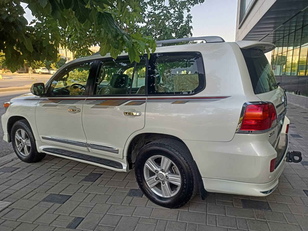 وەنەوشە مۆدێل 2012 GXR شەریکە جیهان بێ بۆیاخ V8 گێر و مەکینەی نەکراوەتەوە بەشەرت چوارتایەی تازەیە سێ جێ PDR هەیە پەڵەیە بچوک کارتی هەیە بێناو گرتن و بێ ئێرباگ 200 هەزار ڕۆشتوە هەمو گیانی بەشەرت ناوزەرد و سەلاجە و سڵایت و ئاوێنەی ئەخەوێت حەریق بەرپێیە و تەبرید مەرکەزیە و بەخی ئاو پێش و دوای حاسە و شاشە و کامێرایە سعری 315 مەجال  ***********
