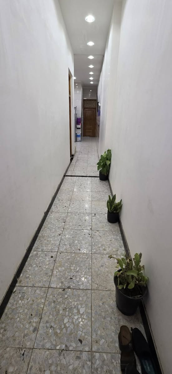 سلام عليكم مرخصةمديرالاكروب المحترم بيت زراعي 100متر 5ب20  فول بناء درجه اوله البيت جاهز كامرات شارع ١٠ متر ستاره بيتونه تطبيق اشتايكر السطح  فرع الاول عن شارع المستشفى العام زراعي خدمات كامله تبليط ماء مجاري كهرباء انترنت مولد ذهبي شارع عريض كماليه حي السلام شارع المستشفى الجديد سعر وستفسار ***********
