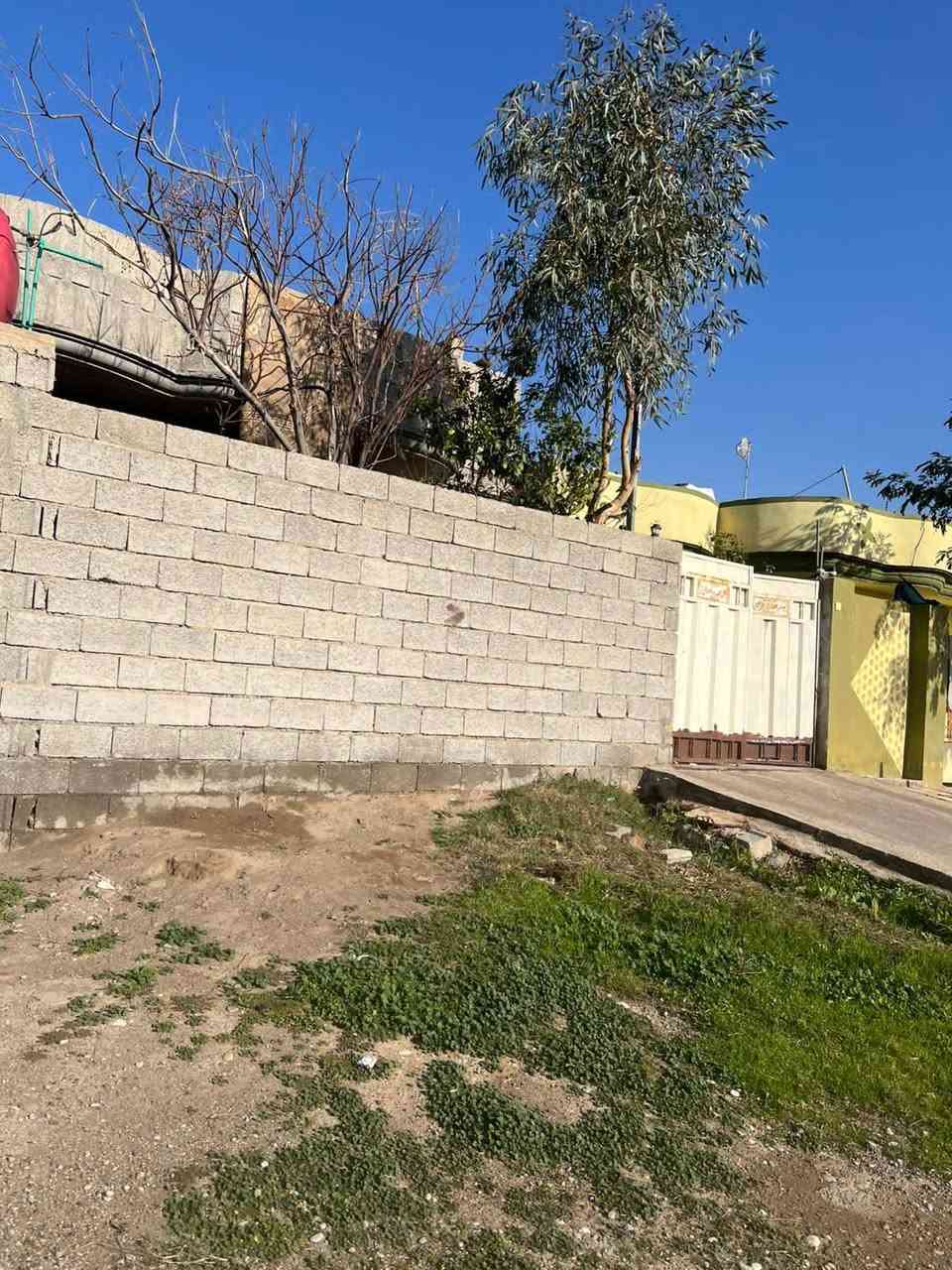 دار للبيع ٢٠٠ متر  غرفتين استقبال مطبخ هول صحيات  العنوان بختياري ٤   الرابعه  السعر ٢٧ وبي مجال  لستفساار ع الرقم التالي *********** ***********
