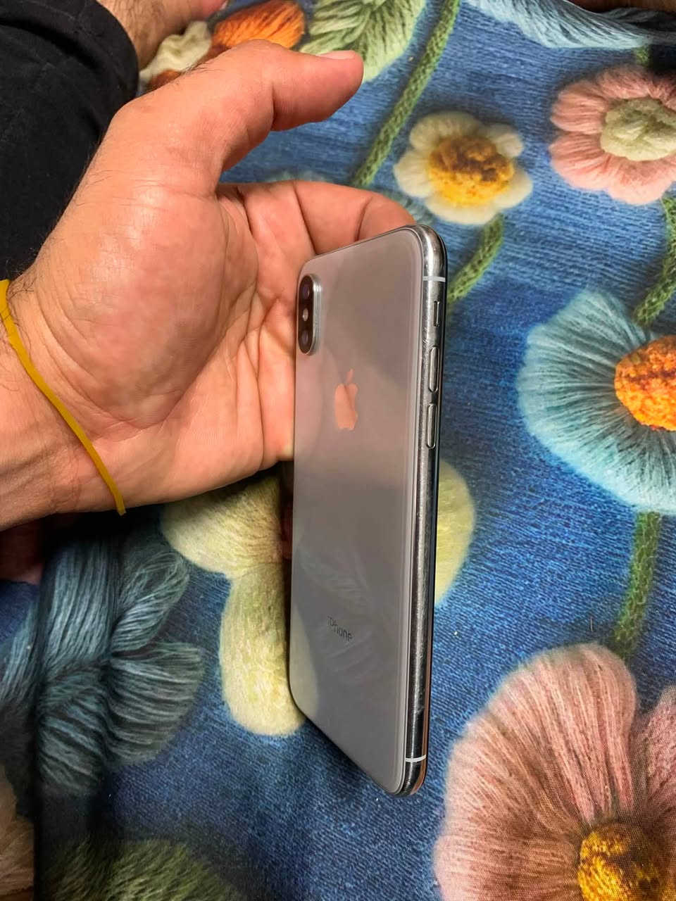 يفون اكس عادي 
ذاكرة ٢٥٦
بطارية ٧٦ 
يفيدك جهاز ثانوي  فقط بصمة واكفة 
***********عنوان بغداد حي الجوادين
الجهاز اتصال تكنيك كلشي كامل
السعر١٢٠
