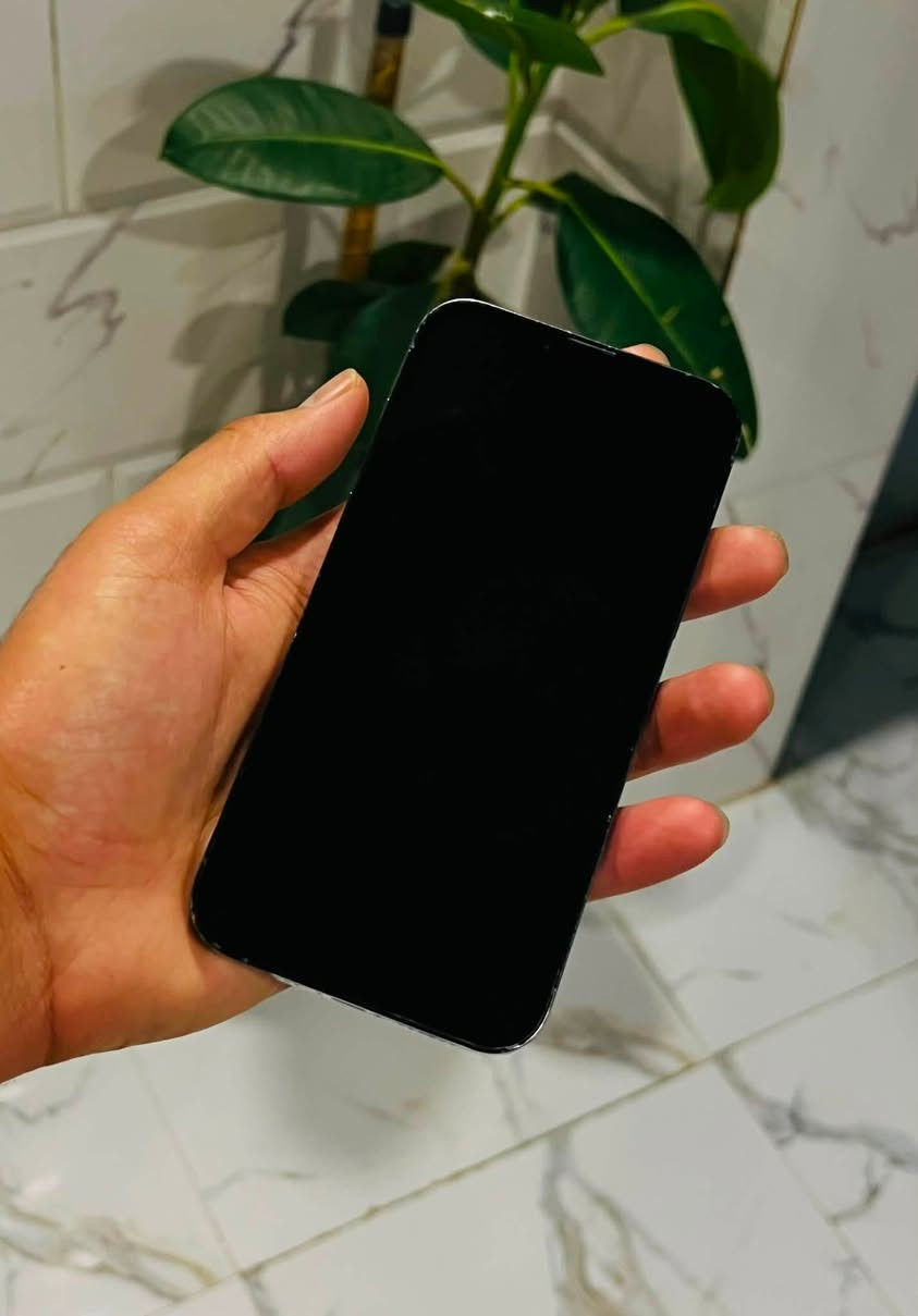 iPhone 13 pro max
ذاكره ٢٥٦ 
بطاريه ٨٢ 
نموذج m
تك سيمكرت 
جهاز شرط مامبدل كلشي 
كله نورمال شرط 
فيس ايدي شغال 
حدثته صار شاشه مستعتله 
بدون اي خلل شرط 
سعره ٥٧٠ الف 
***********
