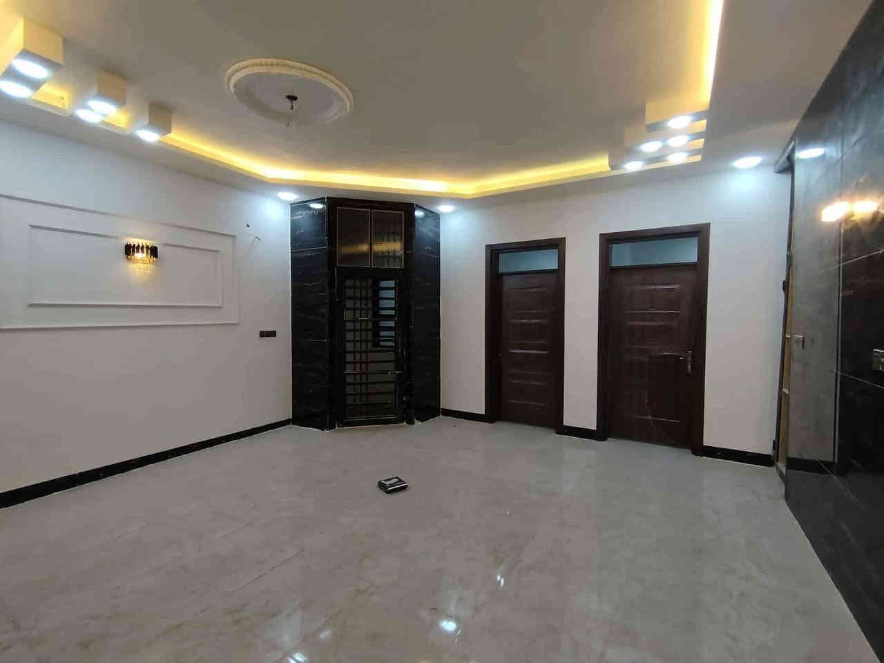 دار للبيع 150م🏕️ (مكتب الخليج للعقار عمود327)
*********** وتساب
***********
✅ مشمول بقرار التطويب 

بسعر /60/ مليون مع المجال
موقع /نجف 🏡شارع الحولي مال المطار عمود 327

البناء 🏡 
غرفتين /صاله/مطبخ / ستقبال/ صحيات/
بناء مرتب/ اساس + سقف كونكريت + طابوك

ألخدمات 🏡 #بعد_عن_سوق_100م
ماء/كهرباء/مدارس/سوق/تبليط/لحد الباب
