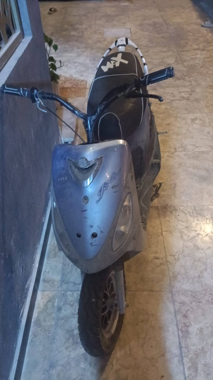 دراجه ماكس قجمه سريعه وحلوه للبيع او مراوس بايفون دراجه صالنصه رياضيه وبس الكزوز ما متركب لأن مكسور السن بل محرك مال براغي يعني لازم تسوي براغي بل سن مكسور مكاني بصره حيانيه رقمي *********** واتساب موجود سعر 275 قفل قفل 250 او مراوس بايفون
