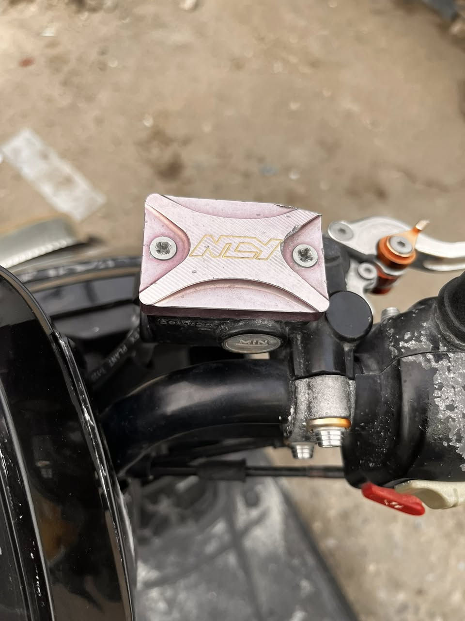 السلام عليكم ماكس بوليس مزوده بلاد برغي واحد مامفتوح بيها ولي يريد يستفسر هاذ الرقم ***********
