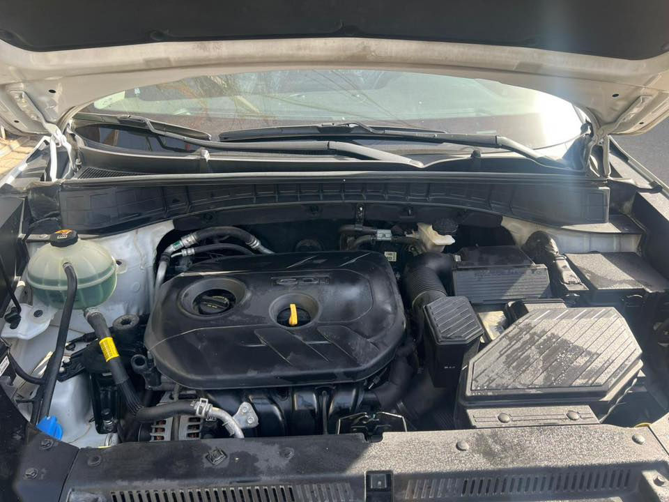 توسان موديل 2019 وارد امريكي حادث بسيط جوة البك لايت الخلفي فقط 
سيارة نضيفة كلش 
السعر 170 وبيها مجال بسيط 
*********** متواجد واتساب
