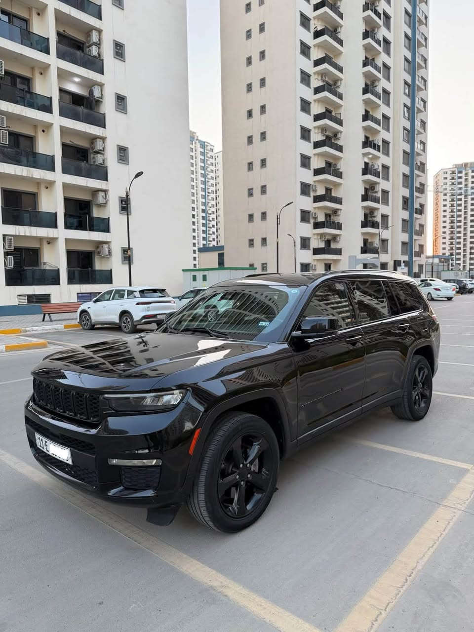 (( جوا السوك مال مستعجل 215 ورقه ))
جيب شيروكي 2021 أميريكي 7 راكب 
السياره فئه LIMITED بلاك 
 بصمه جلد كراسي كهرباء تدفئه كراسي صندوك كهرباء دشبول ديجتال 
تكيف 3 قطع ماشيه 38 الف 
السياره نظيفه وباسمي رقمها بغداد  
ضربتها بنيد وجاملغات اثنين مفتوحات والسياره بيها رصعات خفيفه با قماره 
(( شاصي لغد ايرباك كله سليم مكفول ))
مكاني المنصور 
***********
