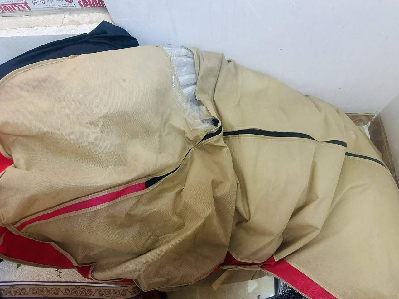 اغراض مستخدمة بااسعار مناسبة و السعر ع رقم *********** وفستان العرس مع وملحقاته
