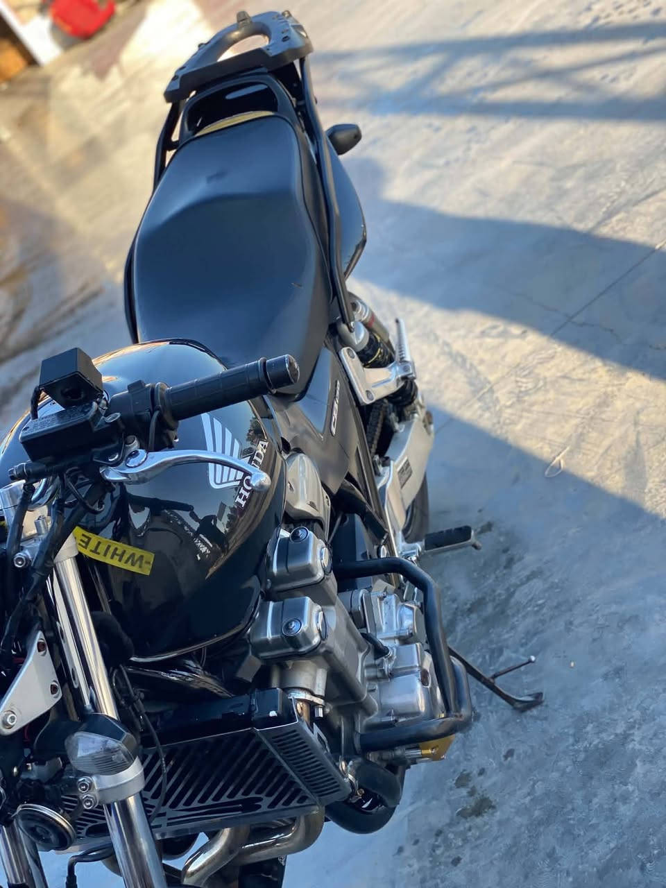 السلام عليكم اخوتي العزاز
دراجة Cb1300cc للبيع 

موديل  ١٣ ٢٠ 

دراجه Adc

اللون اسود 

ماشية  ٤٩ الف

الدراجة خير من الله ومكفوله كفاله عامه من التاير الامامي للخلفي انطي ترايها وين ميعجبك دراجه كلها على الوضع البلادي 

مكان الدراجة ديالئ 

الراغب بل شراء سعرها ٤٦ ورقه وبيها مجال للطيبين 

للاتصال  ***********

واتساب ***********
