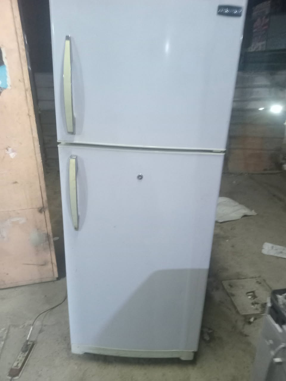 ثلاجات ٢ الحمره ١٠قدم نضافة ٨٠% سعره ١٢٥الف وبيه مجال والبيضه ٢٢قدم كونكورد غني على فبلاديه ماداخله تصليح سعره ٢٠٠الف وبيه مجال مكاني بغداد الزعفرانيه وكو توصيل وأي استفسار الاتصال ***********
