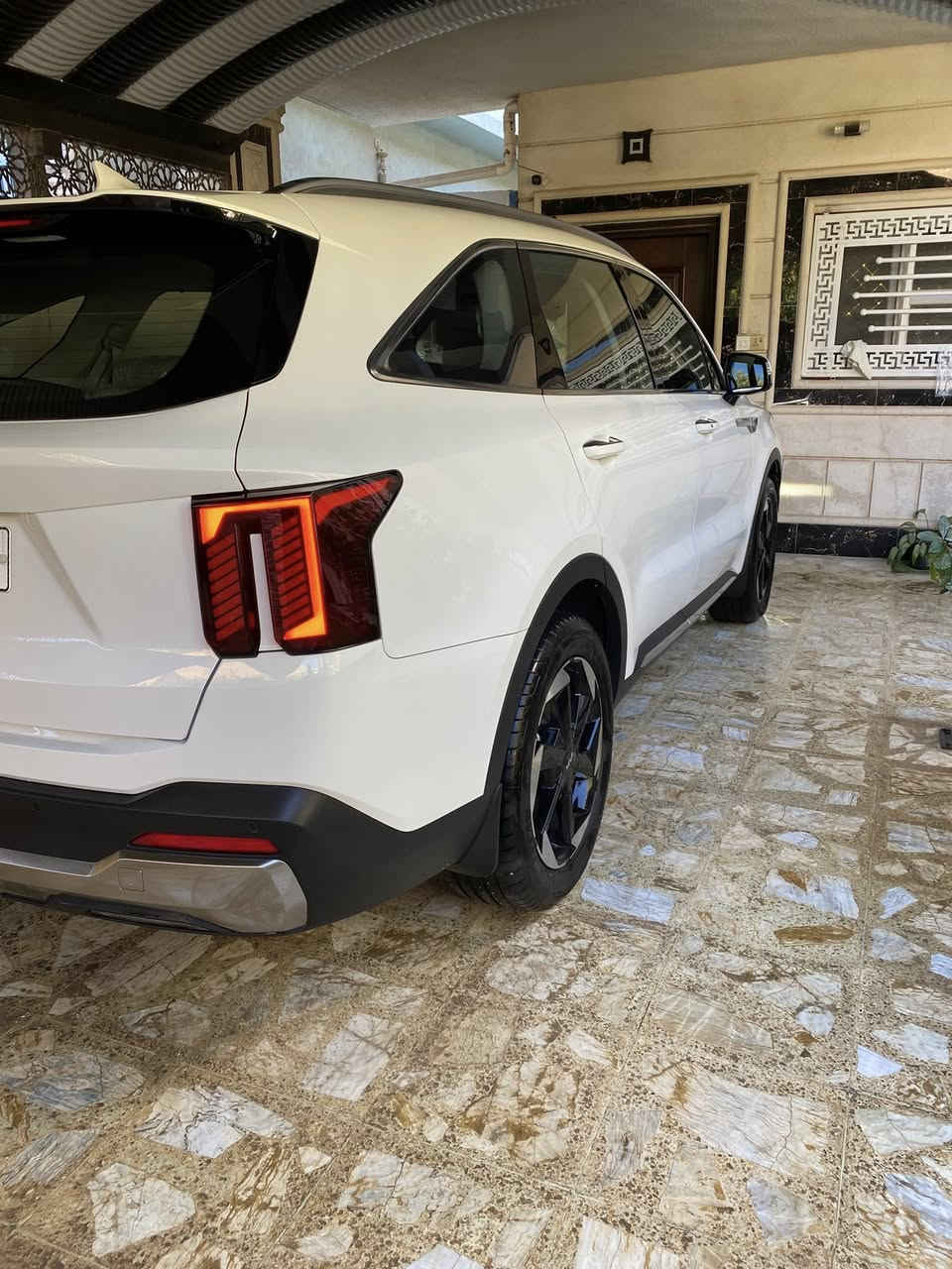 سورنتو 2024 سته سلندر ماشية 16 الف بانراما تشغيل عن بعد بصمة ابواب بصمة تشغيل كرسين كهربا بردات ابواب شاحن واير ليس  بسمي كفالة عامه عدا بارد قليل وما مبين بنهايت القمارة السعر 32 وبهة مجال 
***********
