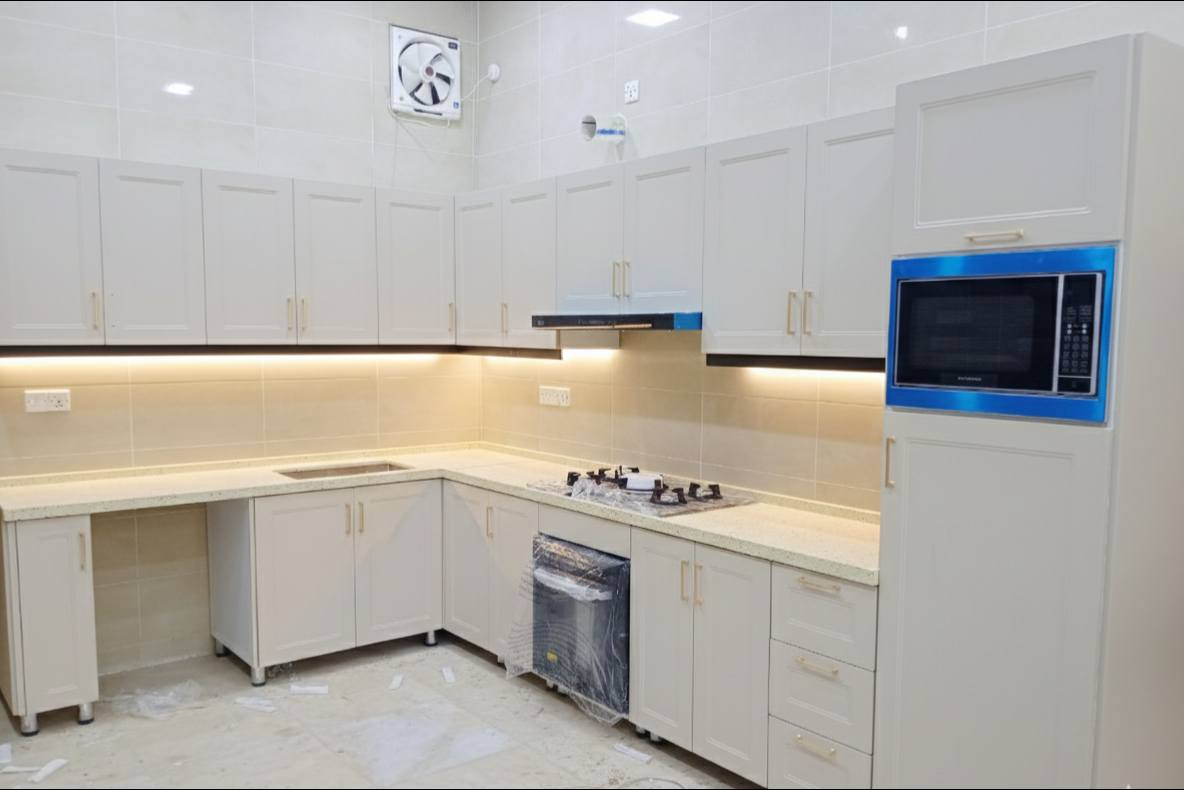 السلام عليكم
علينه الديكور والفصال وعليك الاختيار💯
وية مكتب فن للديكور مراح تحتار😌
بدون اضافات السعر ثابت للمتر المفرد😎
السعر يشمل شرشف الانارة والحجل والتاج والزجاج والبروفايل وتغليف الجوانب🤩 موبس هيج لا وتركب ونقل مجانا" والتصميم كذلك 🤗 كل العليك الاتصال *********** واحنه نجيك ناخذ القياس او مراسلة الصفحة
