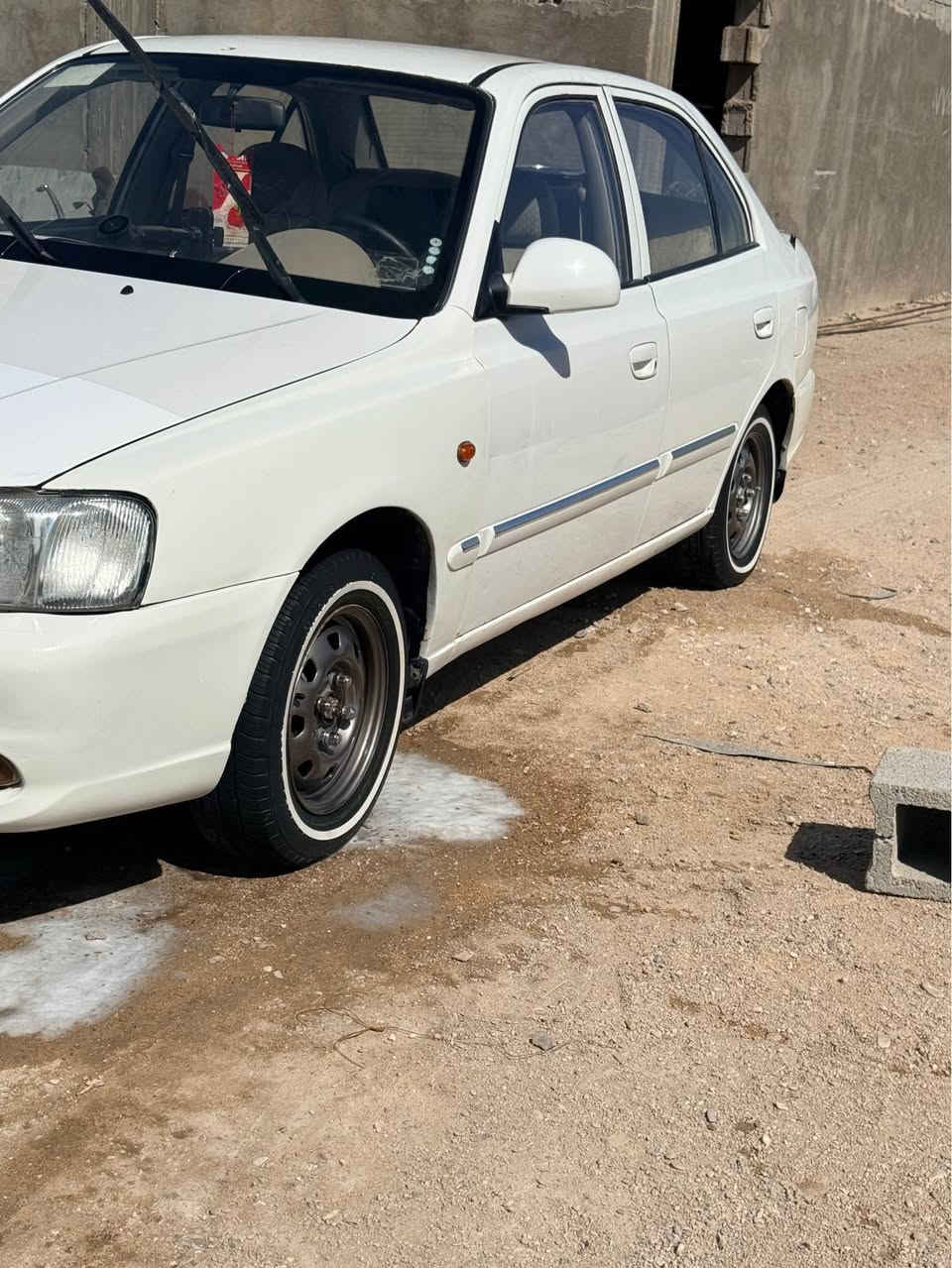 السلام عليكم 
فيرنا موديل ١٢ 
بيها بارد بالجاملغ الخلفي جهة السايق 
مرشوشه احزام جماليه أبيع عام عن المفاشل 
تبريد ثلج حداديه هستوني مبدلها 
سنويه وهزه جديده بسمي ل ٢٠٣١ 
السعر ٦٠ وبيها مجال 
مكانها بصره 
*********** Singapore
