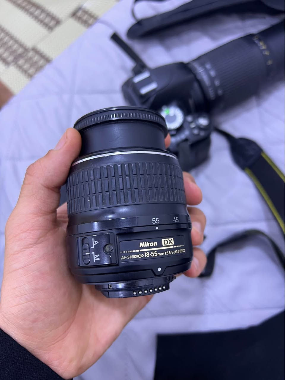 للبيع كاميرا Nikon D90 مستعملة نظيفة
المواصفات: بادي + عدسة زوم + بطارية + شاحن + شنطة
الحالة: ممتازة، الشاتر قليل 
المكان: البصرة الهارثة 
السعر: 350 دينار
***********
