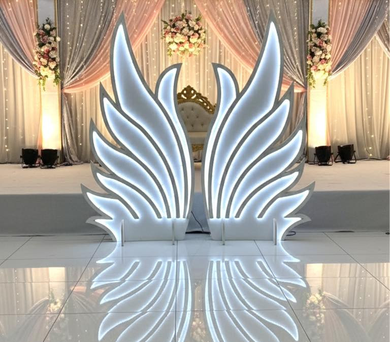 ⭕️خلفيات كوشة جديد مامستعمل 3 سعر الوحدة 450 
⭕️تجي وي كل وحدة غراض طاولة كاملة +ستاند ستائر تفاصيل 
⭕️1- ستاند ستاىر  3*3 تتحكم بالطول والعرض  عدد واحد 
⭕️2- ملكانة لعرض الذهب وحدة
⭕️3-  قواعد شموع عدد 3 
⭕️4- قند واحد وي كل كوشة 
⭕️5- مقدمة كيك مزخرف وياها ٢ كلاصات مزخرفة وسكين وجطل وملعقة مزخرفات 
⭕️ يعني تحتاج فقط شازلون(قنفة) وطاولة وتبدي تشتغل 
التواصل واتس اب *********** مكان بغداد حي النصر
