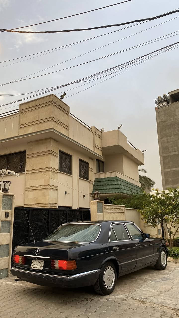⚔️ مساء الخير شبابنه الطيبه ⚔️
للبيع مارسيدس جامبو W126 
موديل 1991 
لون حبري
مكينه 300 قبغ اسود 
داخلها حبري بحاله جيده 
4 جام كهرباء 
دبل مروحه 
دبل فيتبم 
تبريد ثلج كمبريسر شبح (20) بيها
تخم تاير جديد
باتري جديد 
تخم بردات 
عليها ادمه كامله (فلاتر بانزين عنكبوت وارد بيها) 
‼️‼️السعر 76 ورقه وبيها مجال‼️‼️
للاستفسار الاتصال 
***********
