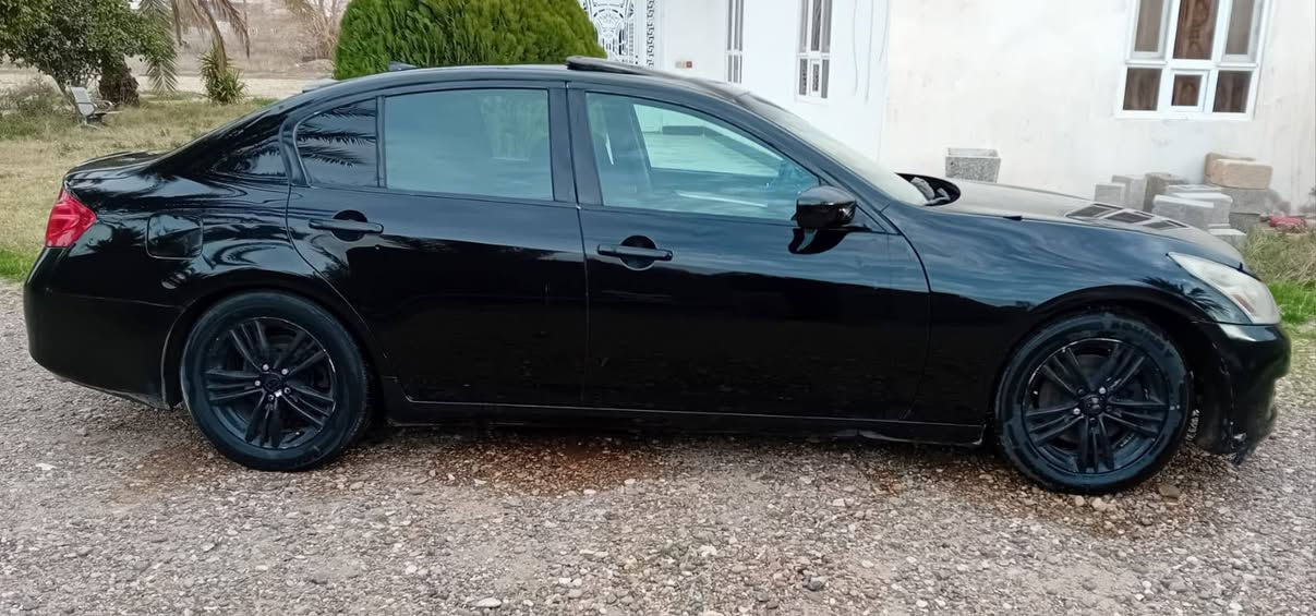 السلام عليكم 
نيسان انڤنتي 2011 فول مواصفات بيها قطعه وحده جاملغ 
السعر 85 وبيها مجال  عليها غرامه 10اوراق ينزل من سعرها 
***********
