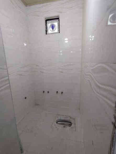 🏡دار للبيع🏡
المساحة:200 متر مربع
عدد الطوابق:طابقين
نوع السند:#طابو_زراعي_سند_٢٥_أقرار
السعر:(155) مليون دينار #قابل_للتفاوض

تفاصيل الطابق الأول:
غرفتين
صالة
مطبخ 
صحيات عدد 2
استقبال
كراج كبير/مكشوفه 2

تفاصيل الطابق الثاني:
غرفتين + سويتات (كل غرفة بحمام)
صالة
سطح
مطبخ شتايكر

الميزات:
ماء
كهرباء
قريب من: سوق/مدارس/تبليط #عرض_20

الموقع:🏡 (#توجد_جميع_المساحات)
نجف/شارع الصب عمود 335
شارع جسر الشهداء
 #ملاحضه_يبعد_عن_الجسر90متر

للتواصل:

***********وتس
