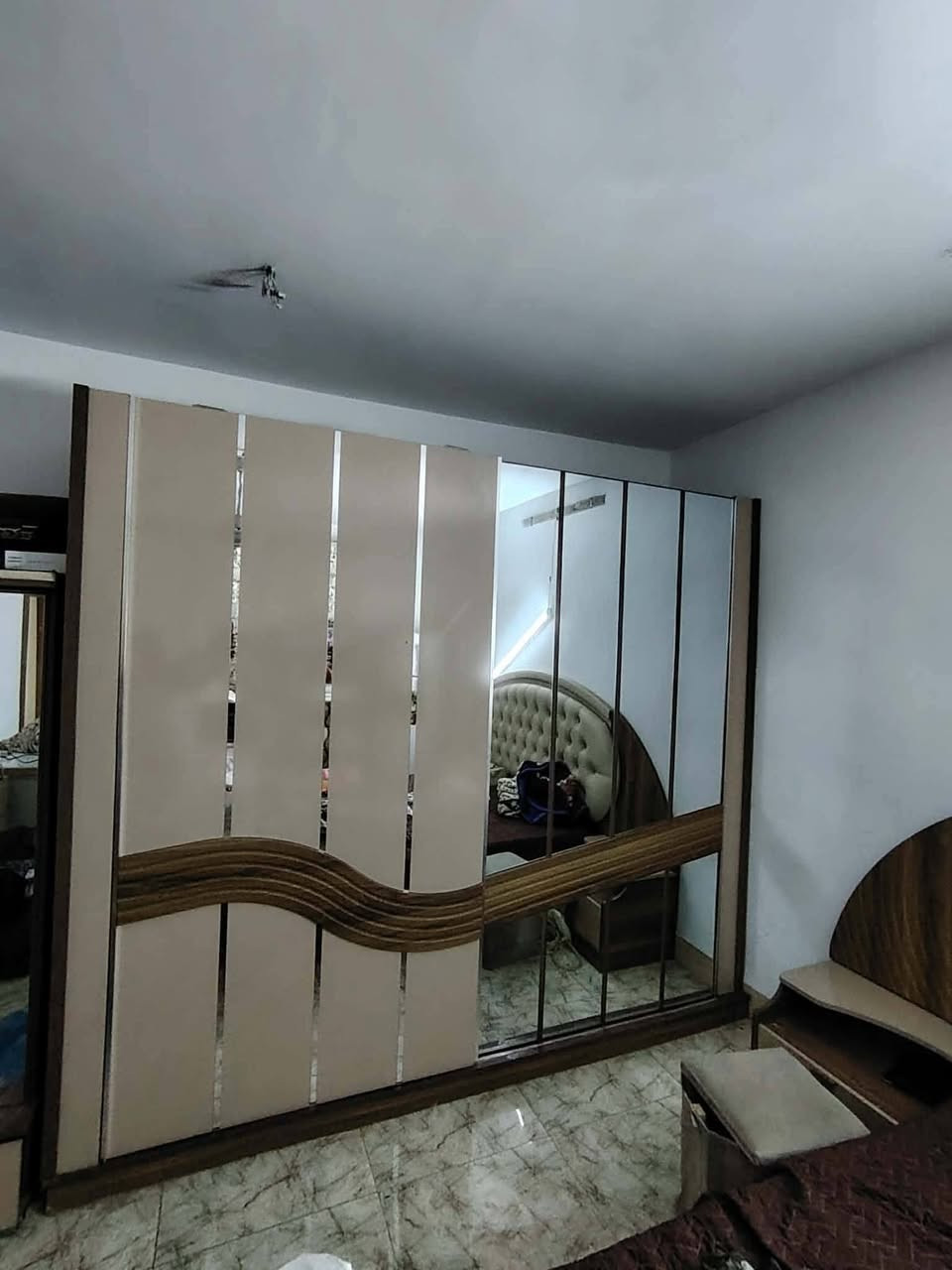 غرف نوم درجه اولى اب 350او بيه مجال قليل ***********
