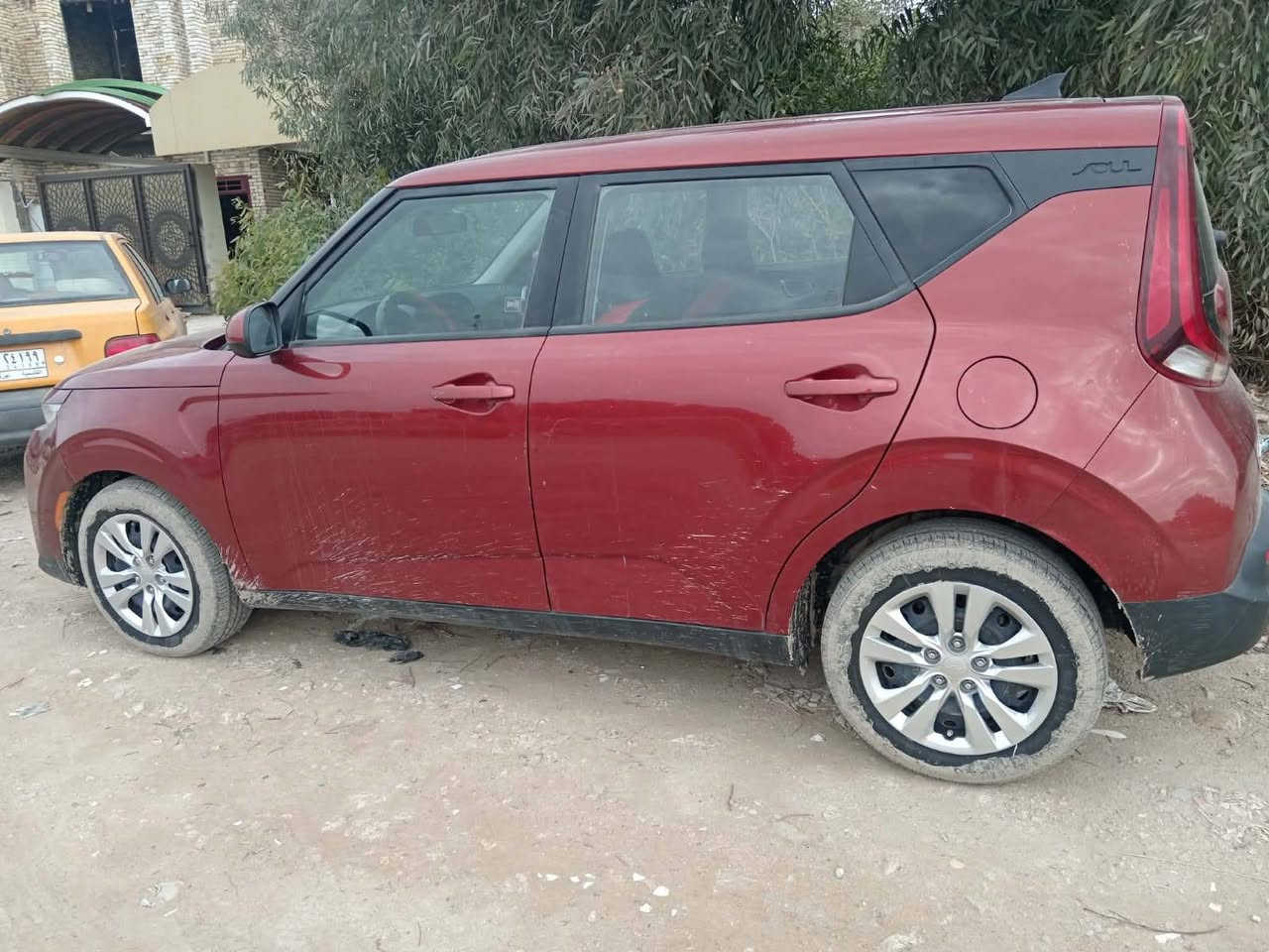 السلام عليكم 
سيارة صول موديل 2022
مكينة 2000 دوش
حادثها جدا خفيف ومرفق مع الصور 
كفالة من التبديل 
السيارة بأسمي 
حدادية جديدة تاير جديد 
تبريد ثلج 
سويج 
***********
